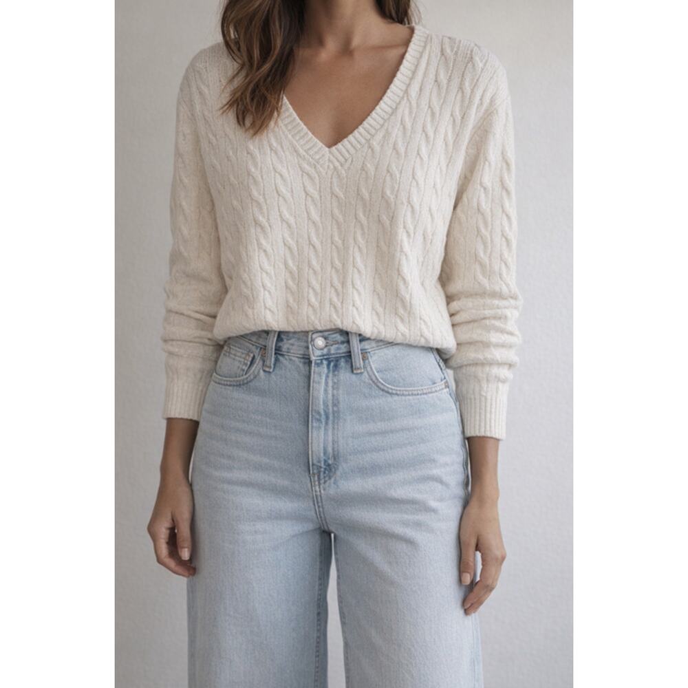 Brandy Melville Cotton Blend Cable Knit V‑Neck Sweater Size Medium No Size Tag